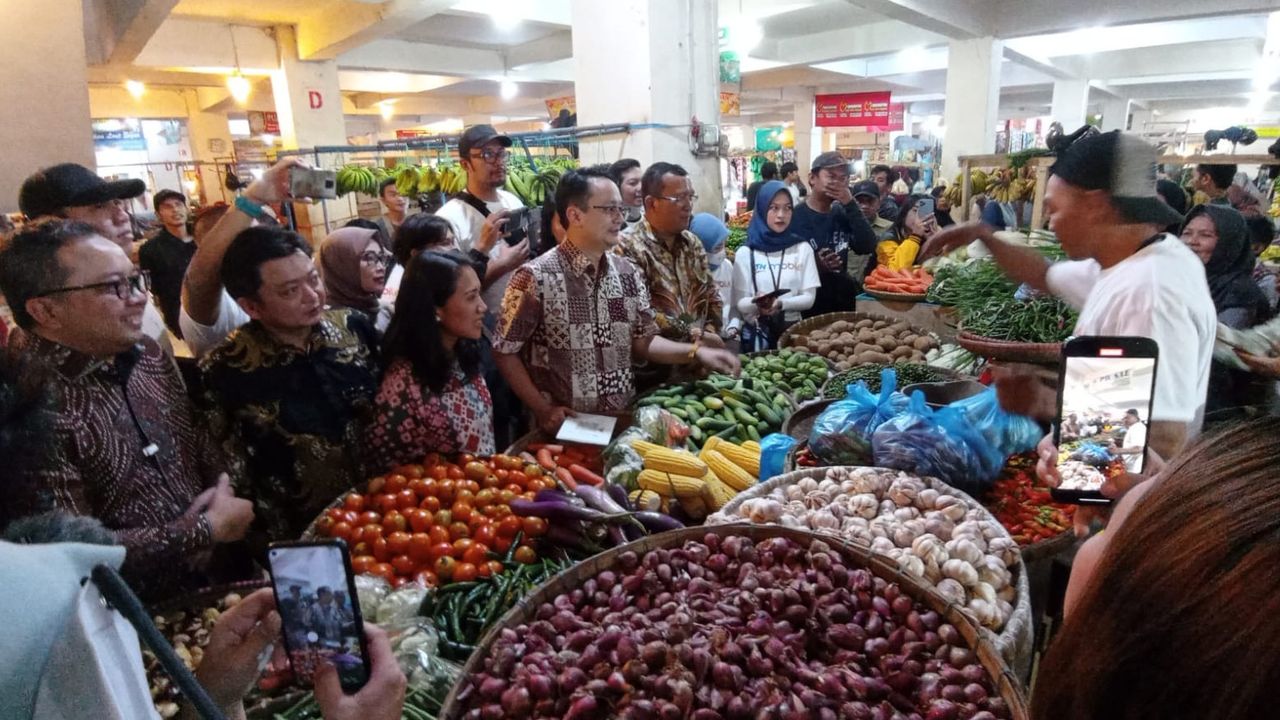 Pantau Pasar Tradisional di Padalarang, Pedagang ke Wamendag RI: Minyakita Mahal Harganya dari Agen
