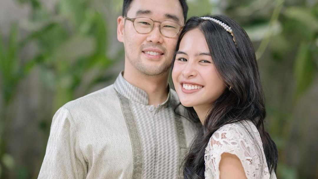 Kompak Pakai Busana Muslim, Intip Potret Lebaran Pertama Maudy Ayunda dan Jesse Choi sebagai Suami Istri