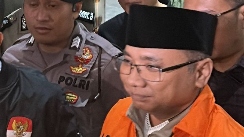 Masuk KPK Pakai Switer, Keluar Berompi Oranye, Gus Yaqut Resmi Ditahan