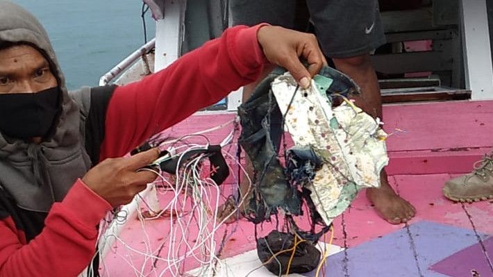 Nelayan Temukan Serpihan Pesawat Sriwijaya Air yang Diduga Jatuh di Perairan Kepulauan Seribu