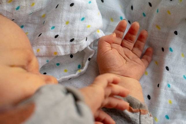 Viral Bayi di Pinrang Sulsel Disiksa Bapak, Nyaris Tewas, Pejabat Polisi Menangis Melihatnya