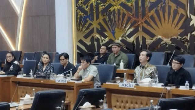 Didampingi Ari Bias, Piyu Padi Perjuangkan Hak Pencipta Lagu di Depan DPR RI