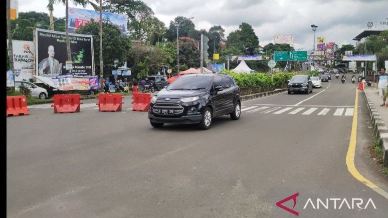 Polisi Berlakukan Sistem One Way di Jalur Puncak Arah Jakarta