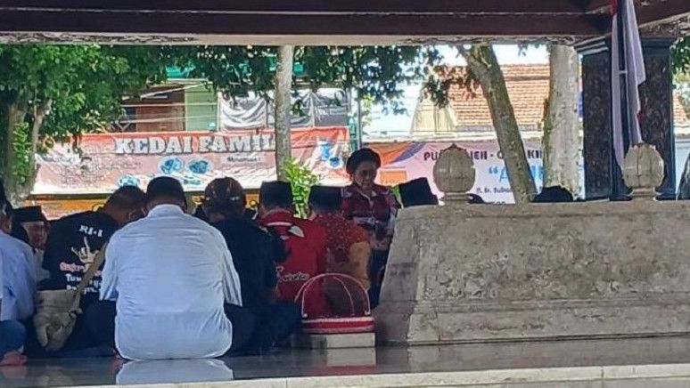 Jelang Pencoblosan, Megawati Ziarah ke Makam Bung Karno di Blitar Jawa Timur