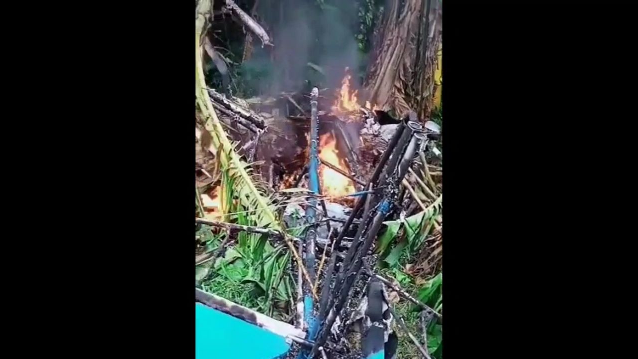 Detik-detik Pesawat Jatuh di Cibubur, Pilot dan Kopilot Luka-luka