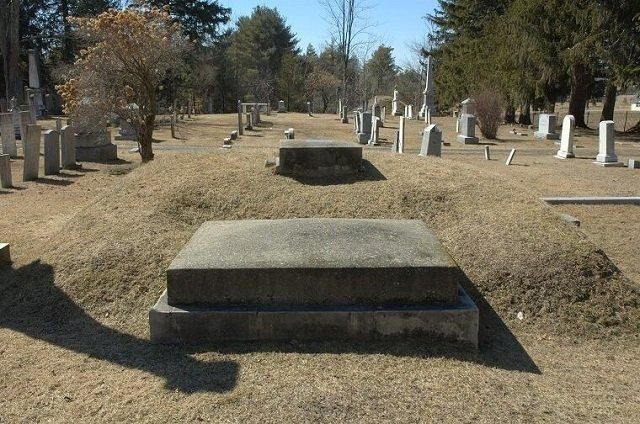 Makam Timothy Clark Smith yang unik