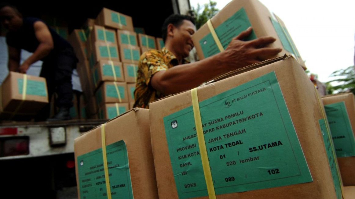 Cegah Kerusakan di Musim Hujan, Surat Suara Dilapisi Plastik Saat Pengiriman