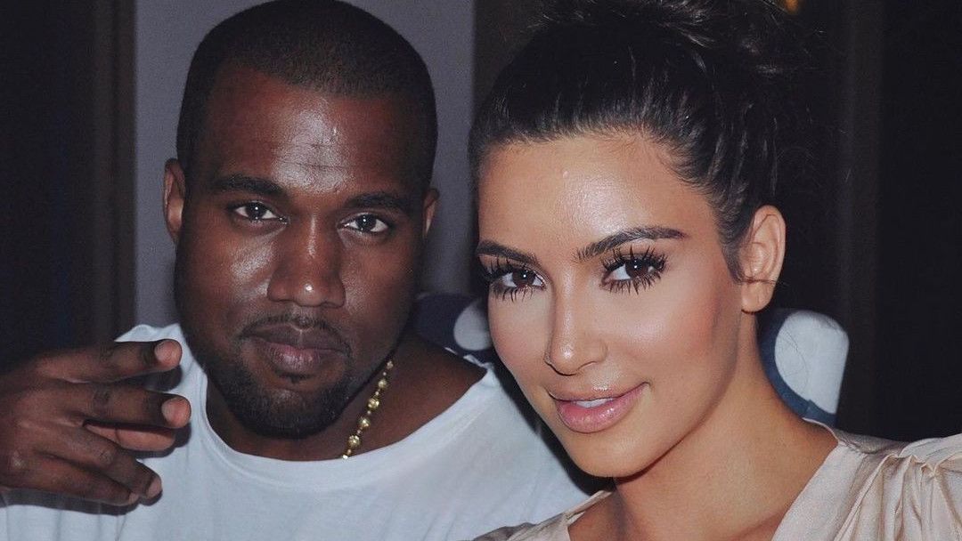 Kim Kardashian Disebut Lebih Bahagia Setelah Cerai dari Kanye West