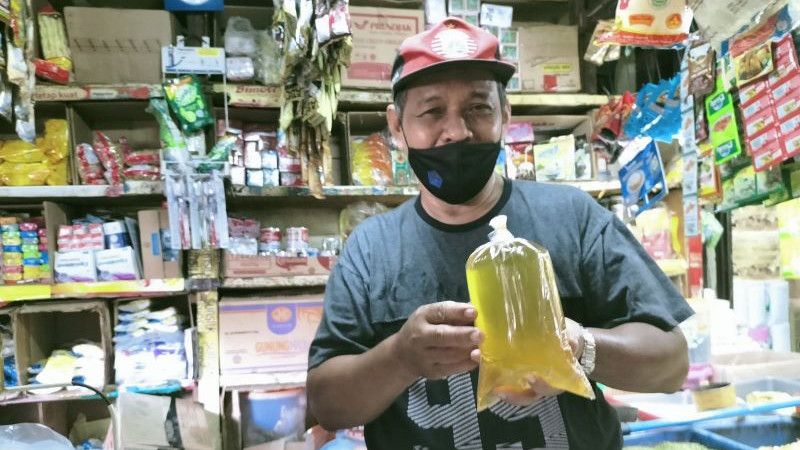 Duh, Minyak Goreng Kemasan di Makassar Rp55-60 Ribu Per 2 Liter, Pedagang: Yang Curah Hilang...