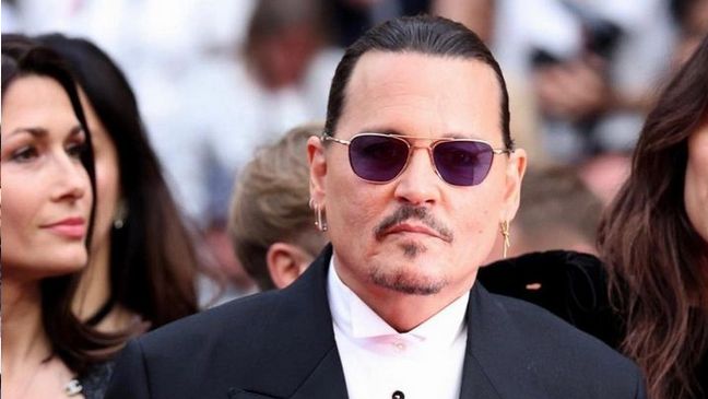 Alami Cedera Pergelangan Kaki, Johnny Depp Terpaksa Tunda Konser Hollywood Vampires