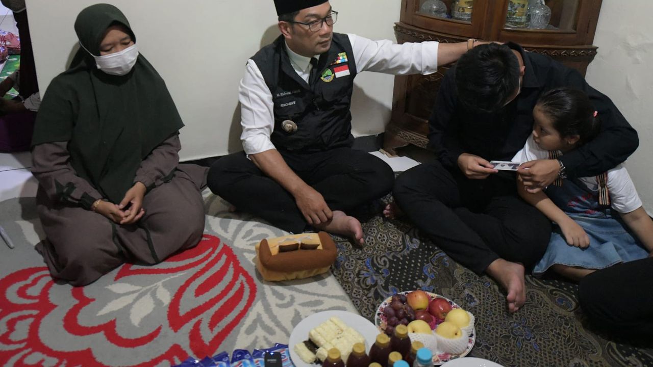 Datangi Keluarga Mahasiswi IPB yang Hilang Terseret Banjir di Bogor, Ridwan Kamil Kenang Eril