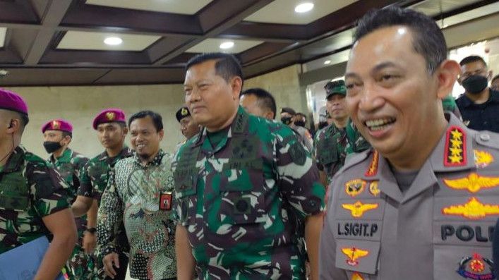 Kapolri dan Panglima TNI Kunjungi Papua: TNI dan Polri Siap Kawal Kebijakan Pemerintah