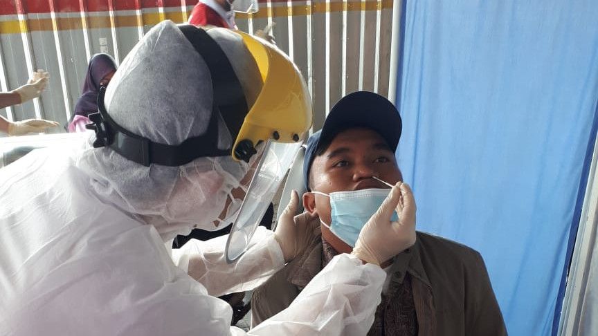 Ratusan Penumpang KRL Dites Antigen Acak, 32 Orang Reaktif Covid-19