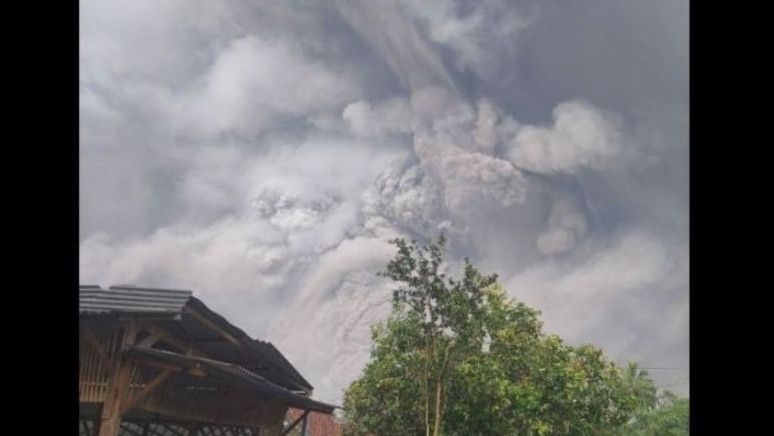 Gubernur Jatim Khofifah Indar Parawansa Instruksikan Evakuasi Warga Dekat Semeru