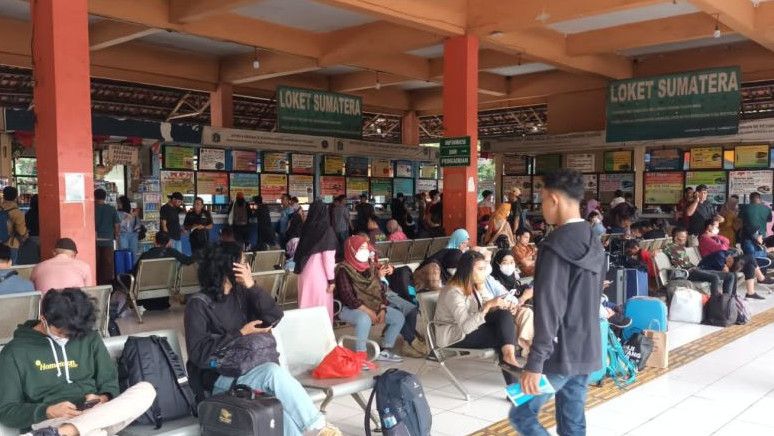 Terminal Kampung Rambutan Jakarta Timur Alami Lonjakan Penumpang 100 Persen Jelang Natal