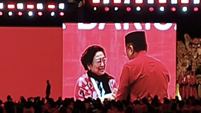 Momen Megawati Menangis Saat Lihat Hasto Mendekatinya di Kongres PDIP