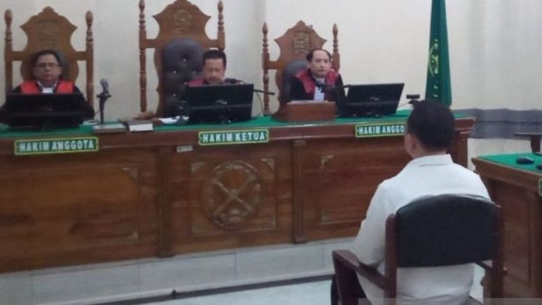 Terbukti Terima Suap Pengamanan Proyek Besar Rp4,98 Miliar, Bupati Labuhanbatu Nonaktif Erik Divonis 6 Tahun