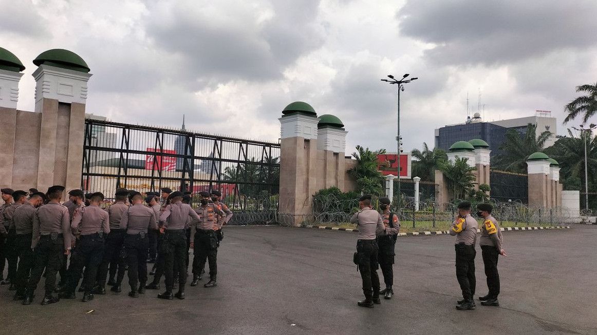 Demo Tuntut Pemakzulan Jokowi dan Dukung Hak Angket, 3.929 Personel Gabungan Disiagakan di Gedung DPR Hari Ini