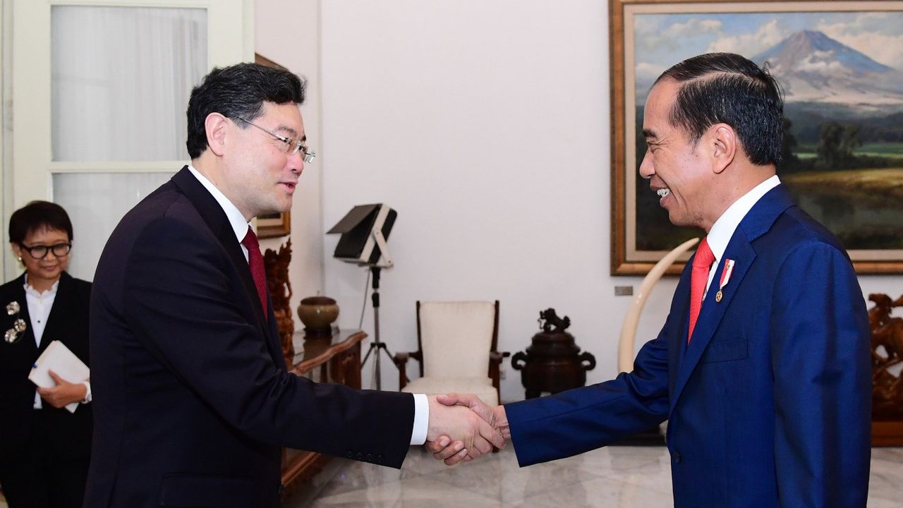 Bertemu Menlu China, Jokowi Singgung Penyelesaian Proyek Kereta Cepat dan Pembangunan IKN