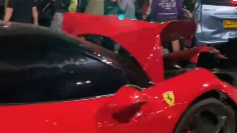 Viral! Mobil Ferrari Tabrak Lima Kendaraan di Jaksel, Pengemudi Kini Jadi tersangka