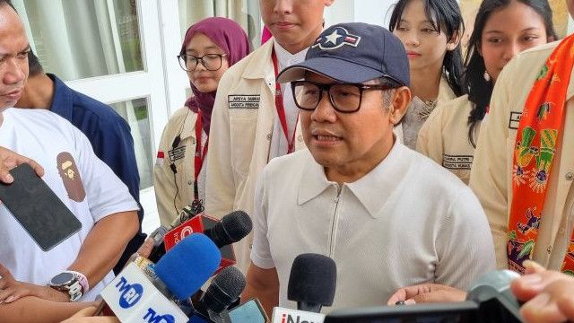 Heboh Guru Dihukum Duduk di Lantai, Cak Imin: Kalau Kesulitan Biaya Lapor Pemerintah!