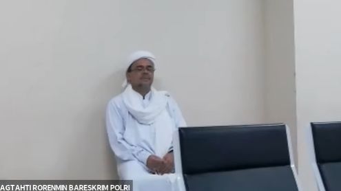 Rizieq Shihab Tertunduk Lesu dan Pilih Bungkam di Sidang Kasus RS Ummi, Hakim: Anda Tak Mau Bicara?
