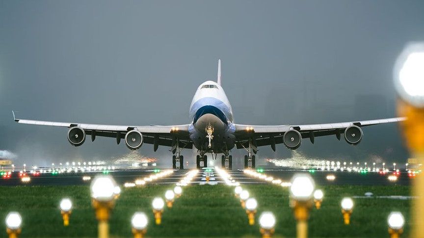 Diduga Sabuk Pengaman Lepas, Petugas Bandara Hong Kong Tewas Tertabrak Pesawat