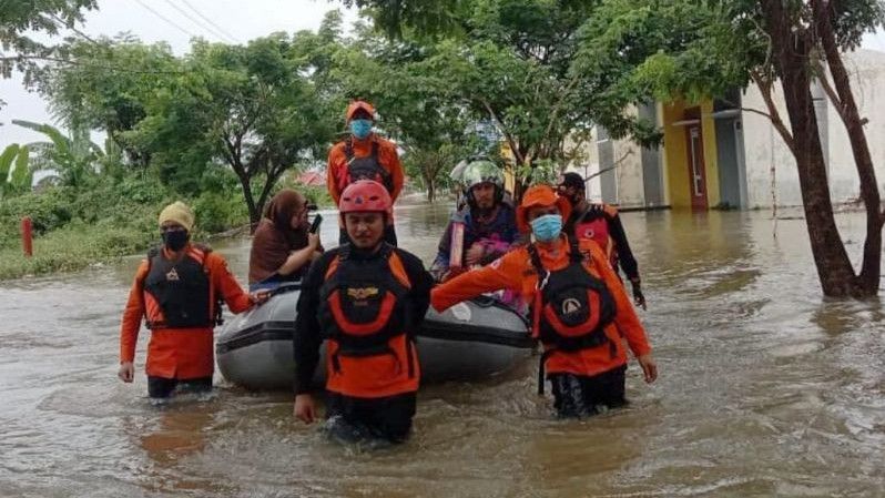 Parahnya Banjir di Makassar Sekarang: 4 Ribuan Orang Dibuat Mengungsi