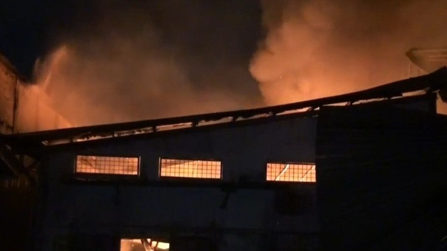 Detik-detik Pabrik Garmen Pakaian Dalam di Tegal Alur Terbakar Menurut Kesaksian Warga: Bunyi Ledakan Keras