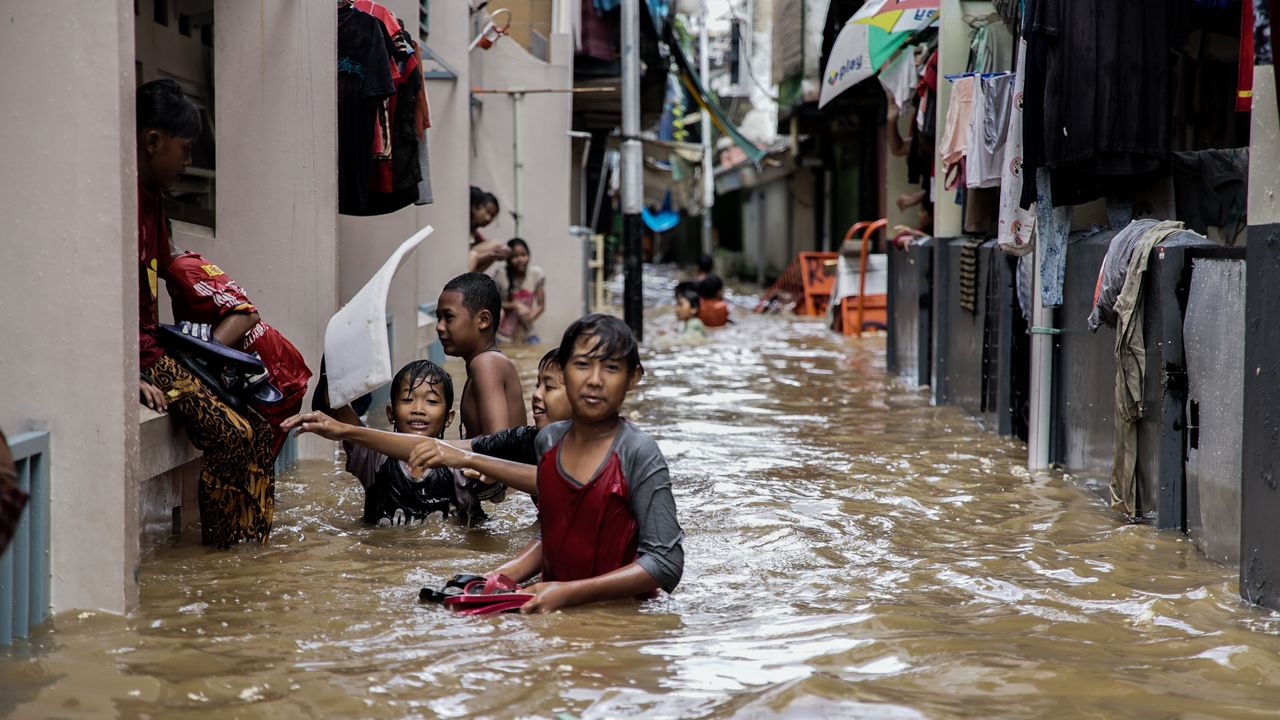 38 RT di Jakarta Banjir Sabtu Pagi Ini, Tinggi Air Ada yang Capai 2,6 Meter