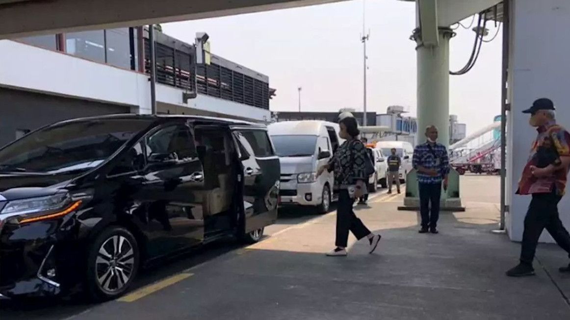 Akui Bawa Mobil Alphard Masuk Apron Bandara Soetta, Sri Mulyani: Itu Protokol