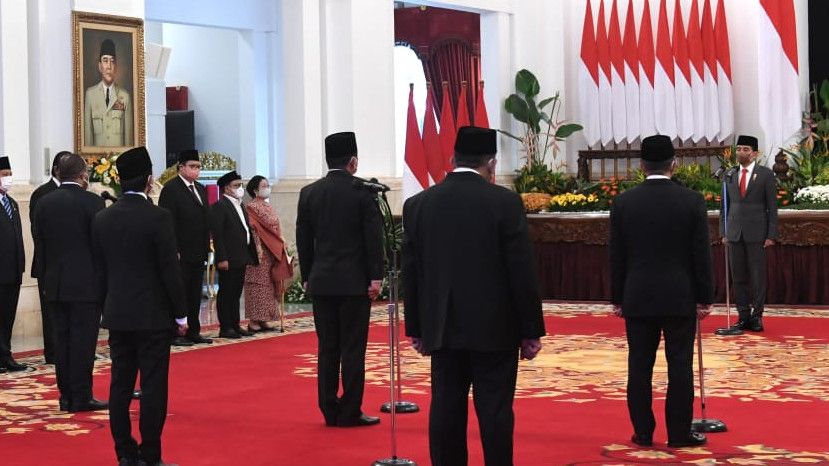 Ungkap Kenapa Jokowi Lakukan Reshuffle, Seskab: Presiden Perlu Refreshing