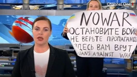 Nekat Protes Perang Ukraina di TV, Jurnalis Wanita Rusia Langsung Diinterogasi 14 Jam