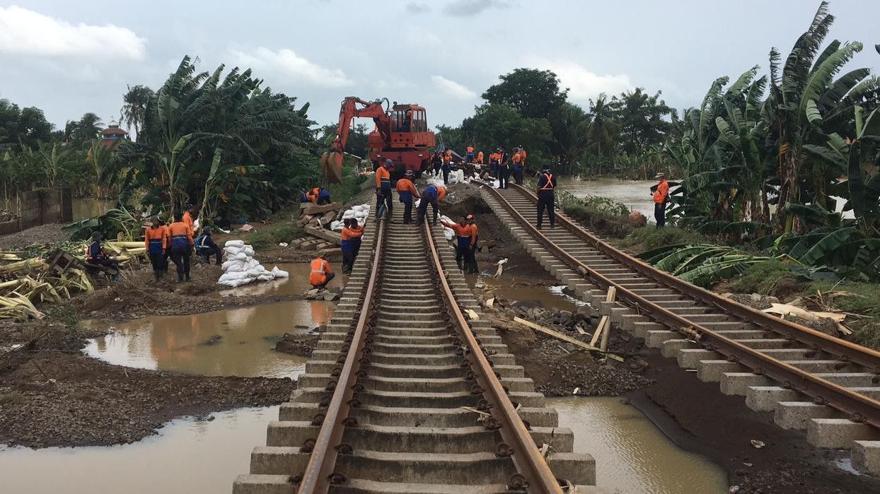 Dampak Banjir Karawang, Perjalanan KA dari dan Menuju Jakarta Masih Lumpuh