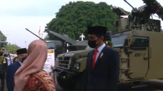 Datangi Pameran Alusista, Jokowi ke Iriana: Mau Naik yang Mana? Nanti Disetirin Pak Andika