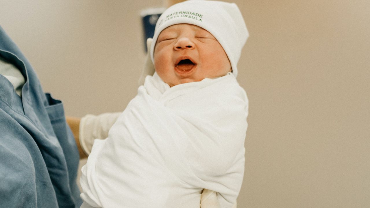 Tahapan Pemeriksaan Kesehatan Bayi Baru Lahir dari Fisik hingga Tambahan