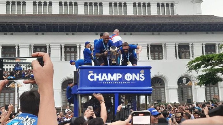 Oknum Suporter Persib Diduga Rusak Mobil Plat B, Pj Gubernur Jabar ...