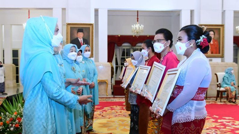Hari Kartini, Iriana Jokowi Beri Penghargaan Bagi 514 Perempuan Indonesia
