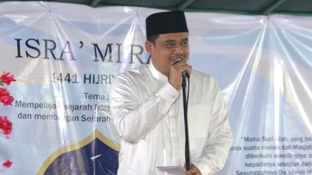 Bobby Nasution Menantu Jokowi Beri Sumbangan untuk Masjid saat Peringatan Isra Mikraj