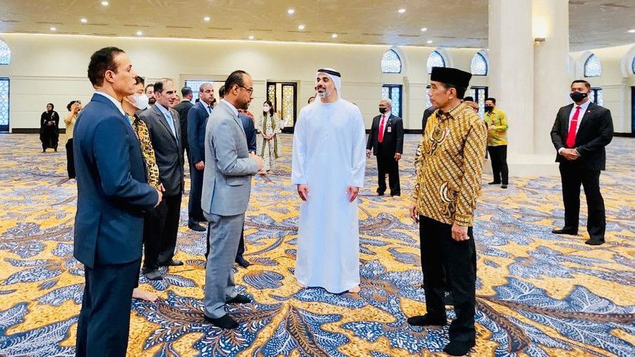 Kedatangan Putra MBZ, Jokowi Sempatkan Antar ke Masjid Raya Sheikh Zayed di Sela Hajatan Ngundu Mantu Kaesang-Erina