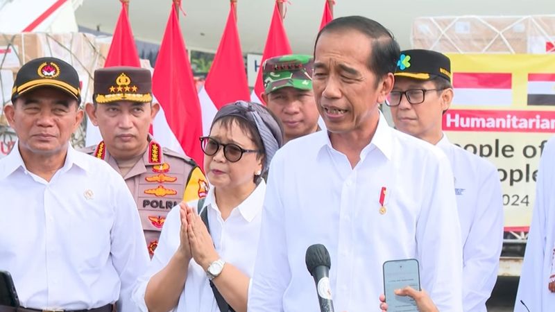 Dituding Hasto Ingin Rebut Kursi Ketum PDIP, Jokowi: Masa Semua Mau ...