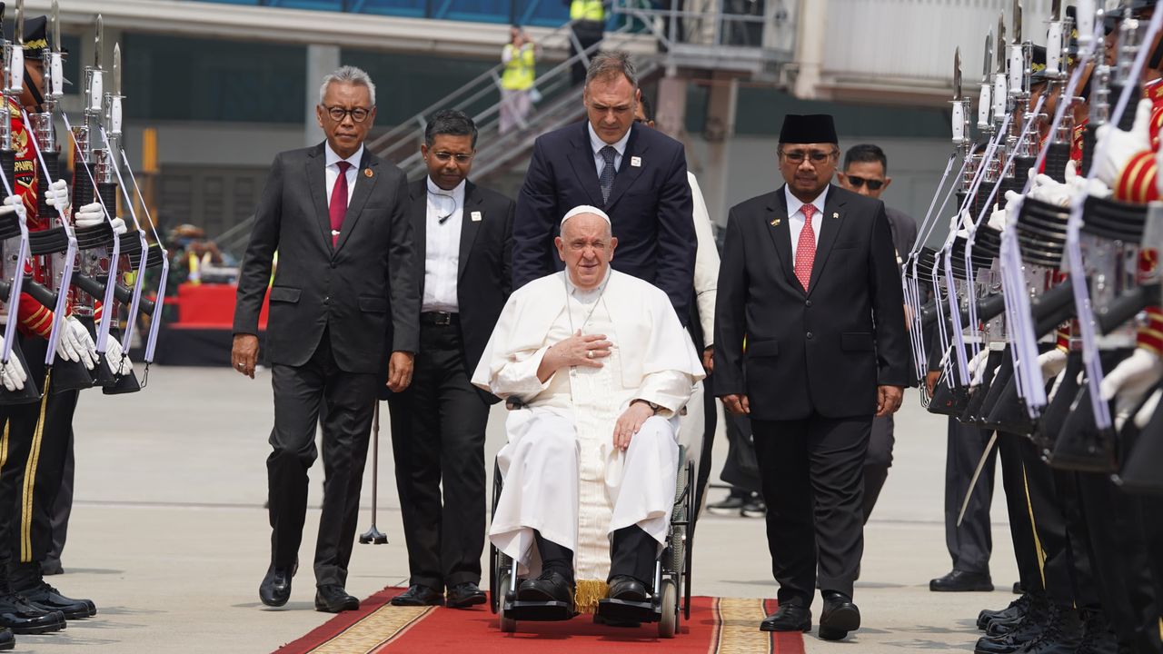 Menag Ungkap Tiga Pesan Paus Fransiskus Saat Kunjungan Apostolik di Indonesia