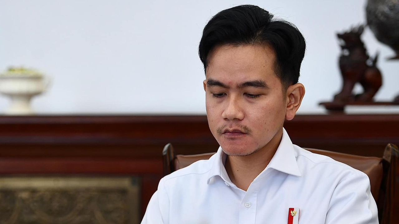 Beda dari Prabowo, Gibran Tak Salami dan Cuma Lewati Menteri AHY dkk Saat Upacara