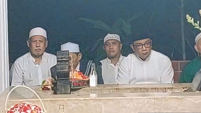 Ziarah ke Makam Jayakarta, Ridwan Kamil: Warga Jakarta Silakan Memilih Sesuai Hati Nurani