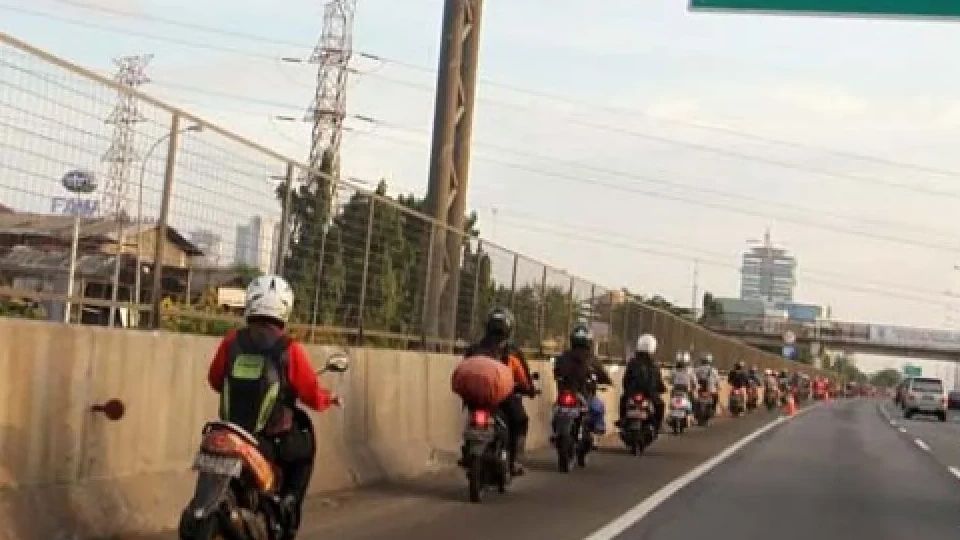 Polisi Kecewa Ratusan Pemotor Pengantar Jenazah Istri HRS Masuk Jalan Tol
