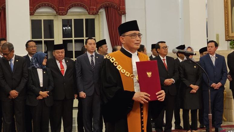 Prabowo Saksikan Sumpah Jabatan Ketua MA Agung Sunarto