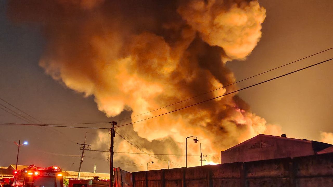 Ribut dengan Istri, Suami di Jaktim Bakar Rumahnya lalu Kabur