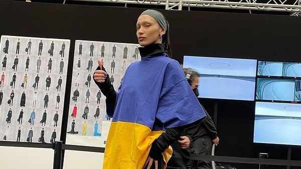 Bella Hadid Ikuti Jejak Sang Kakak, Sumbang Gaji dari Pekan Mode ke Ukraina