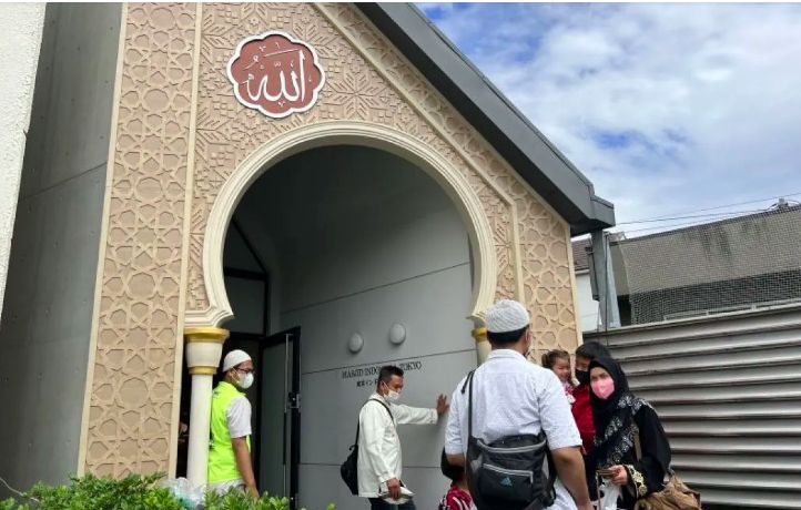 Padat Jamaah, Salat Idul Fitri di Masjid Indonesia Tokyo Dibuat Empat Kloter