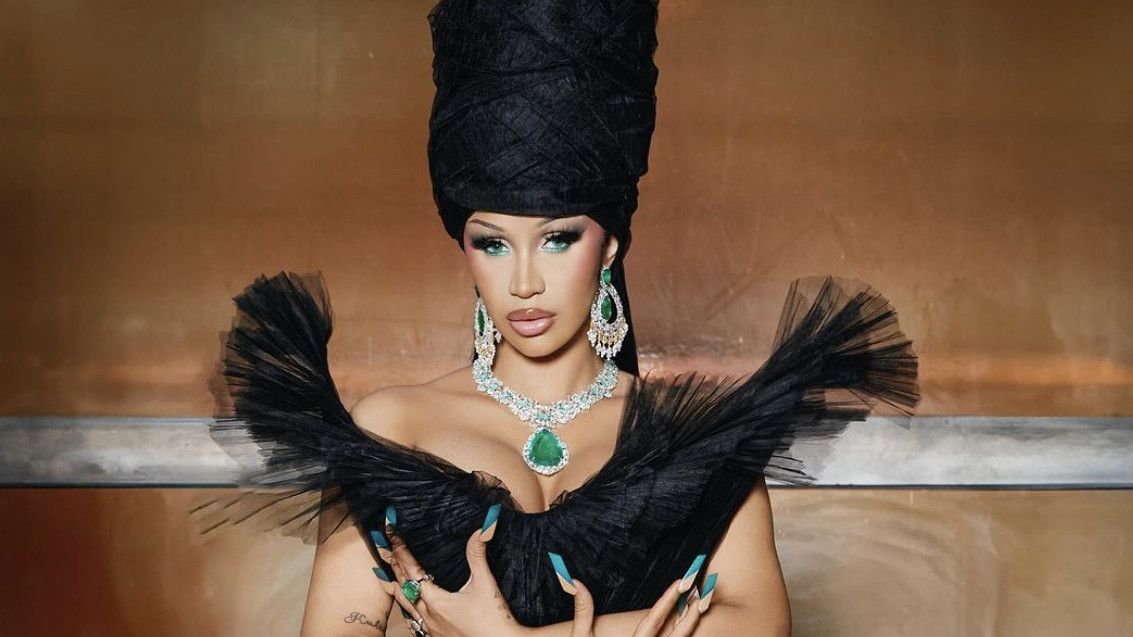 Dikecam Gegara Tak Sebutkan Nama Desainer Gaunnya di Met Gala 2024, Ini Respons Cardi B